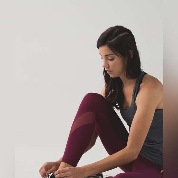 Lululemon RARE inspire tight II (mesh) size 4 - Picture 3 of 9